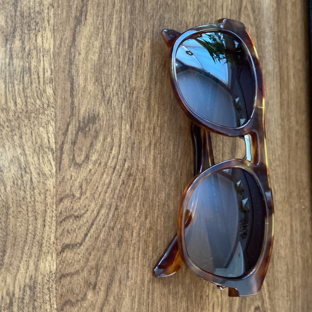 Prada sunglasses; tortoise frames; original case and box unisex - Picture 3 of 13